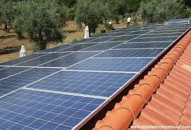 paneles fotovoltaicos en un tejado